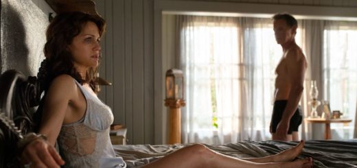 Carla Gugino and Bruce Greenwood in Gerald's Game